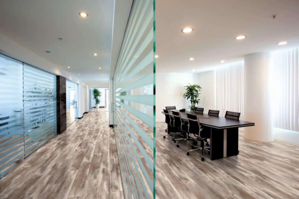 008990-SWISS KRONO- Laminált padló - ICELAND OAK - D4490 - 12mm_AC5/33_4V - Image 2