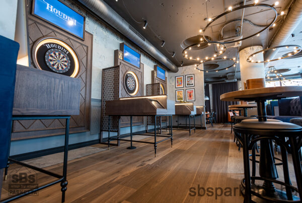 027990-FREVINI - BASICA - Deep smoked Tölgy Character Lakkozott - MULTI LAYER/TÖBBRÉTEGŰ - Kefélt Pácolt Szalagparketta – BELLA PLANK – M4V (2,38 m2/cs/6db) - Image 4