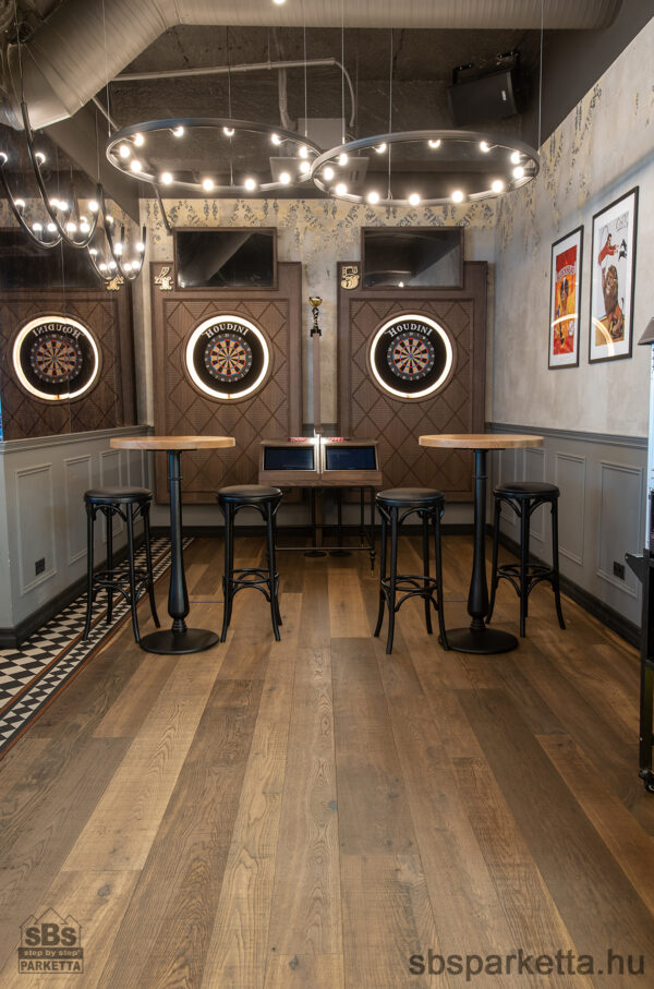 027990-FREVINI - BASICA - Deep smoked Tölgy Character Lakkozott - MULTI LAYER/TÖBBRÉTEGŰ - Kefélt Pácolt Szalagparketta – BELLA PLANK – M4V (2,38 m2/cs/6db) - Image 6