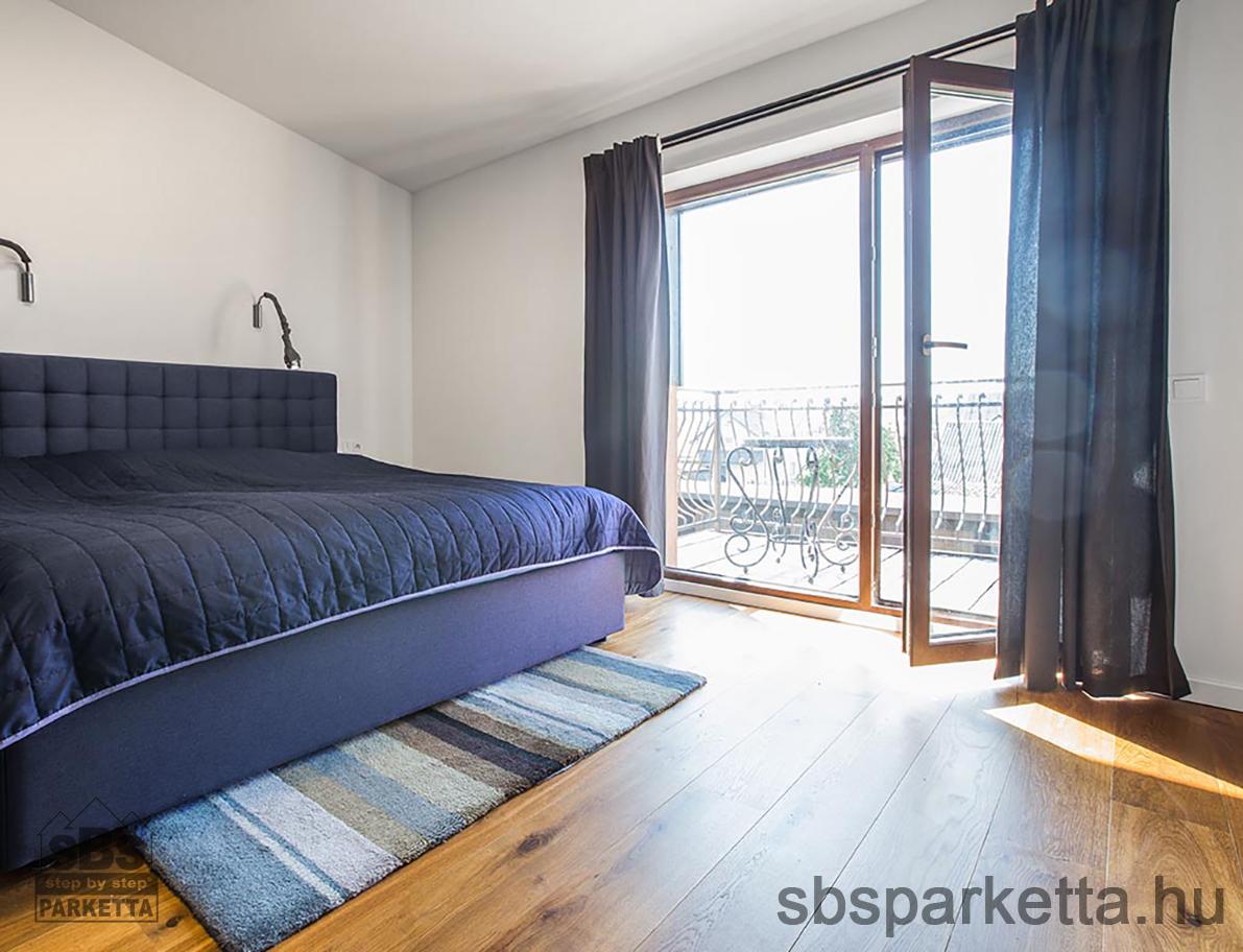 026990-FREVINI - BASICA - Medium smoked Tölgy Character Lakkozott - MULTI LAYER/TÖBBRÉTEGŰ - Kefélt Pácolt Szalagparketta – BROWNIE PLANK – M4V (2,38 m2/cs/6db) - Image 4