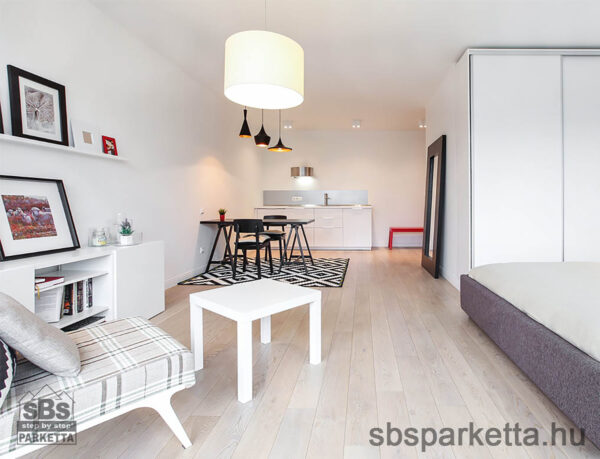 025490-FREVINI - BASICA - Tölgy Character Lakkozott - MULTI LAYER/TÖBBRÉTEGŰ - Kefélt Pácolt Szalagparketta – LATTE PLANK – M4V (2,38 m2/cs/6db) - Image 2