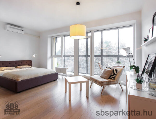 025490-FREVINI - BASICA - Tölgy Character Lakkozott - MULTI LAYER/TÖBBRÉTEGŰ - Kefélt Pácolt Szalagparketta – LATTE PLANK – M4V (2,38 m2/cs/6db) - Image 3