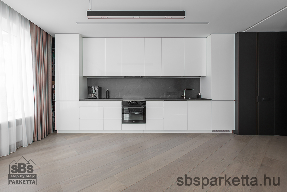 027990-FREVINI - BASICA - Medium smoked Tölgy Character Lakkozott - MULTI LAYER/TÖBBRÉTEGŰ - Kefélt Pácolt Szalagparketta – PEARL RIVER PLANK – M4V (2,38 m2/cs/6db) - Image 2