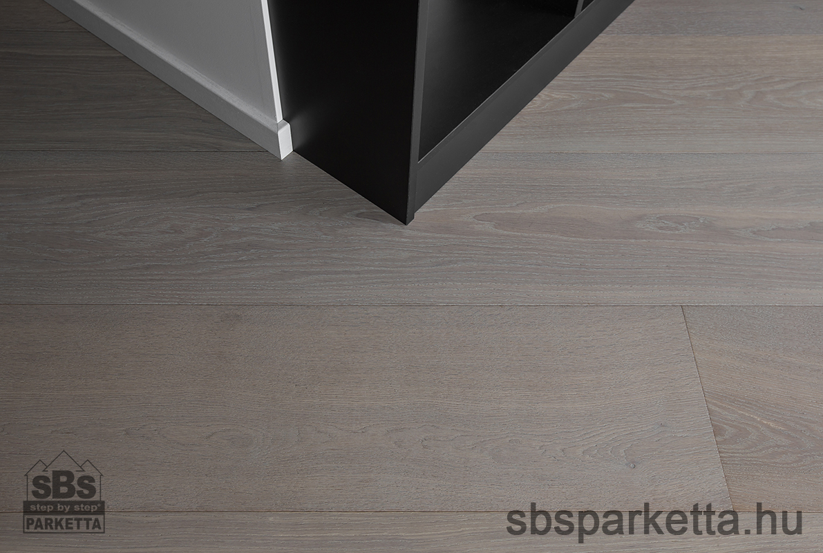 027990-FREVINI - BASICA - Medium smoked Tölgy Character Lakkozott - MULTI LAYER/TÖBBRÉTEGŰ - Kefélt Pácolt Szalagparketta – PEARL RIVER PLANK – M4V (2,38 m2/cs/6db) - Image 4