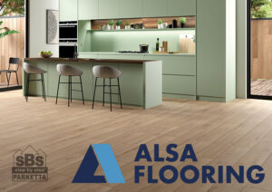 Elegáns Alsafloor laminált padló egy modern nappaliban, kiemelve a valósághű fa textúrát